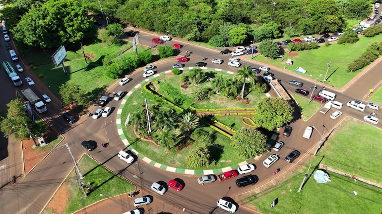 Tránsito vehicular colapsado en al menos diez puntos de Ciudad del Este