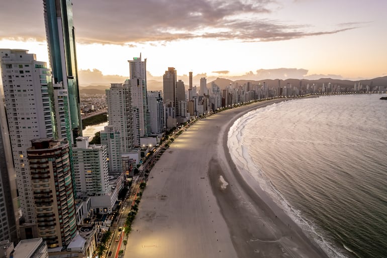 Vista de la playa del Balneario Camboriú, en Santa Catarina, Brasil.