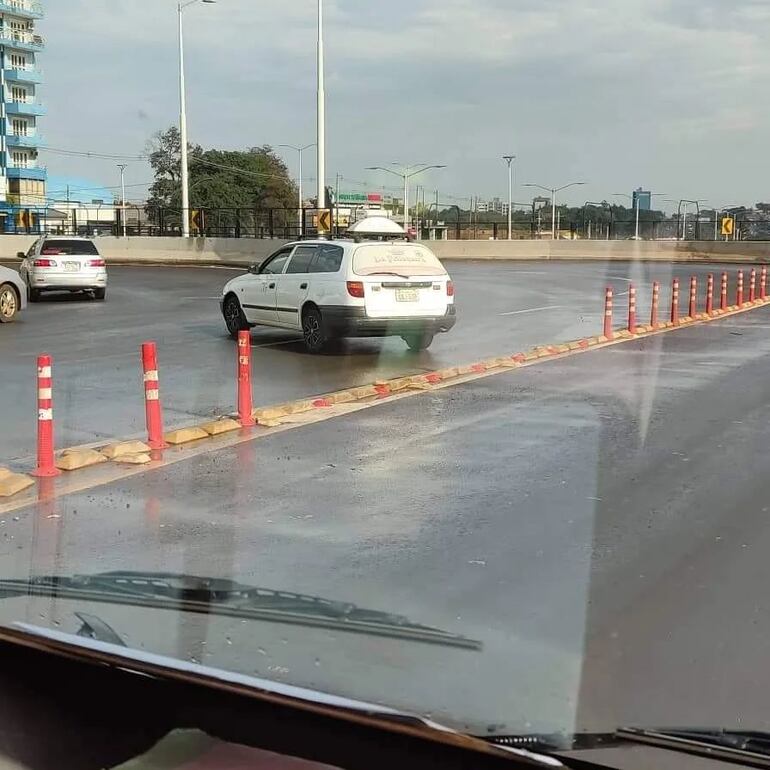 Los infractores hasta rompen elementos de tránsito en Ciudad del Este.