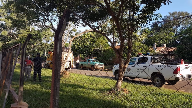 Efectivos Policiales y técnicos de la Ande llegaron hasta el polideportivo municipal.