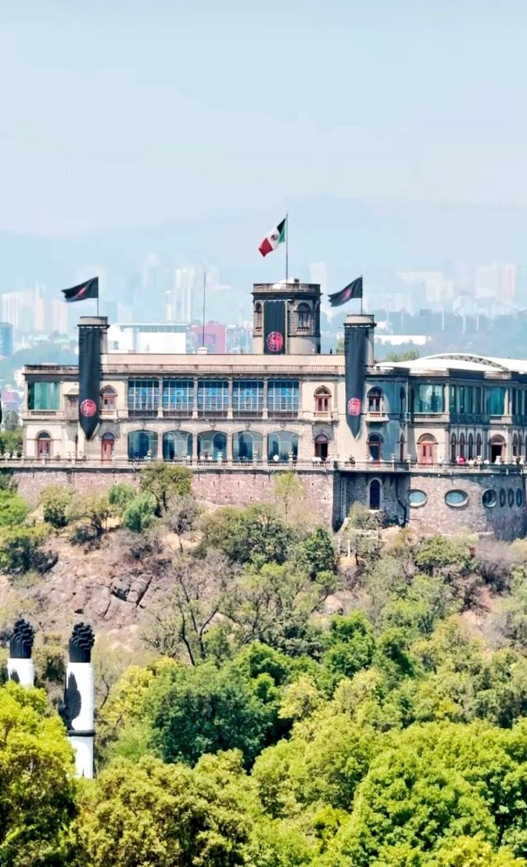 En México, en el Castillo de Chapultepec, ya todo listo para defender y proteger el reinado de la única y legítima heredera al trono de Westeros, la reina Rhaenyra Targaryen, describió una fan en X sobre la promoción de "La Casa del Dragón" en México.