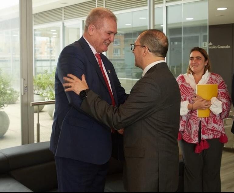 El FGE, Emiliano Rolón Fernandez, se reunió con su homólogo colombiano,  Francisco Barboza.