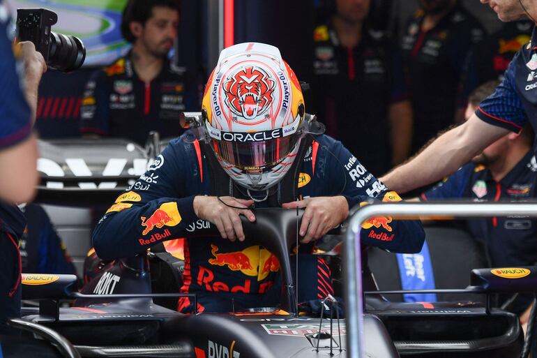 El piloto neerlandés Max Verstappen, de 25 años, retomó su habitual ritmo al mando del RB19.