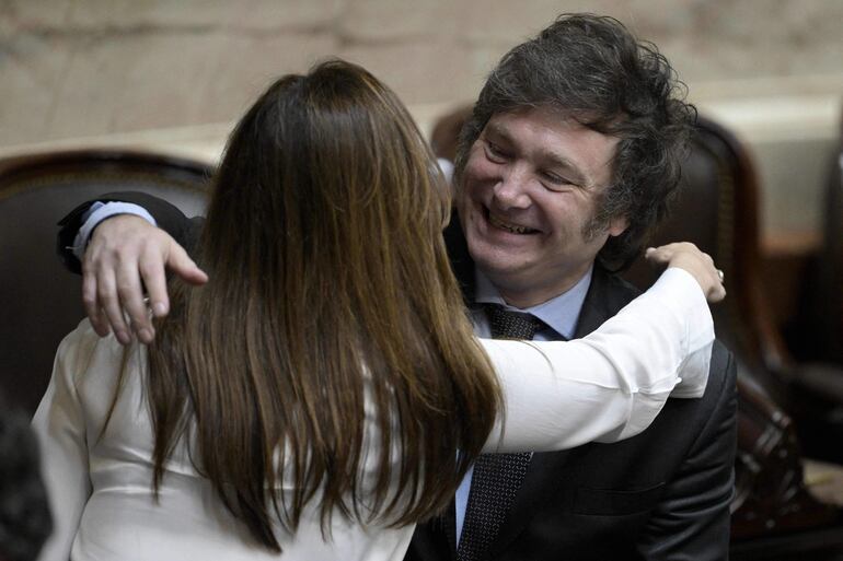 El presidente electo Javier Milei y su vicepresidente electa,  Victoria Villarruel, durante una sesión en el Congreso.