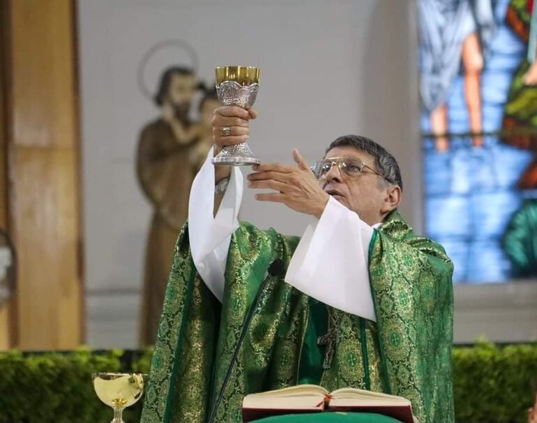 Monseñor Ricardo Valenzuela, ofició la misa dominical en el santuario de Caacupé.