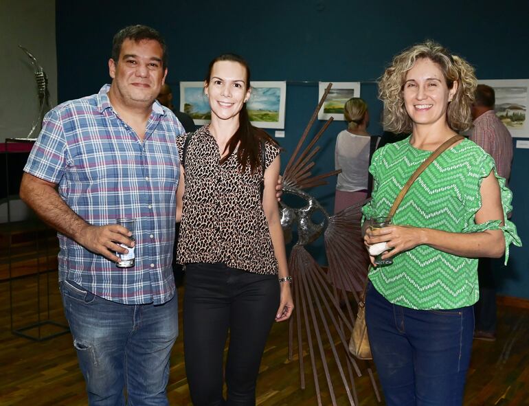 Sergio Sánchez, Gabriela Aveiro y Leticia Balbuena.