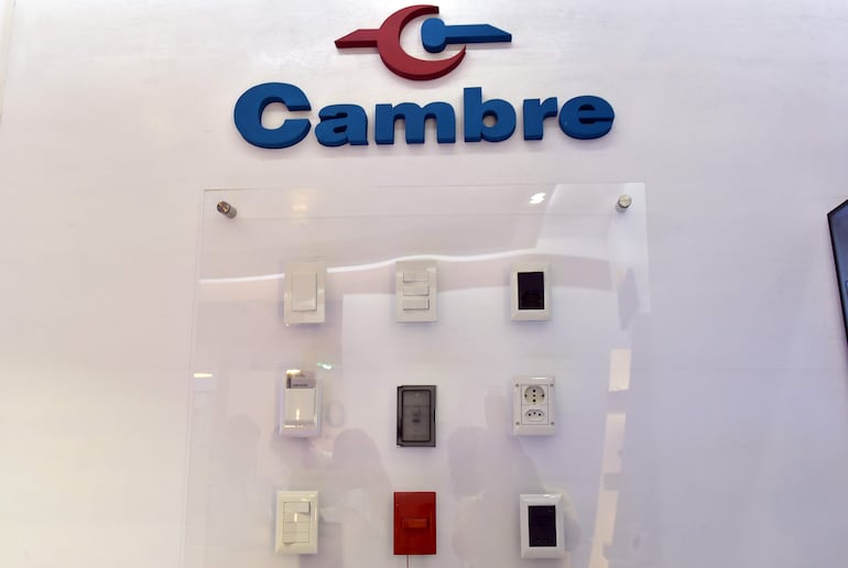 Cambre fabrica material eléctrico y electrónico residencial, de alta confiabilidad y avanzada tecnología.