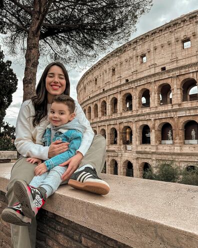 Alexia Notto y Francesco Almirón visitaron el Coliseo de Roma.