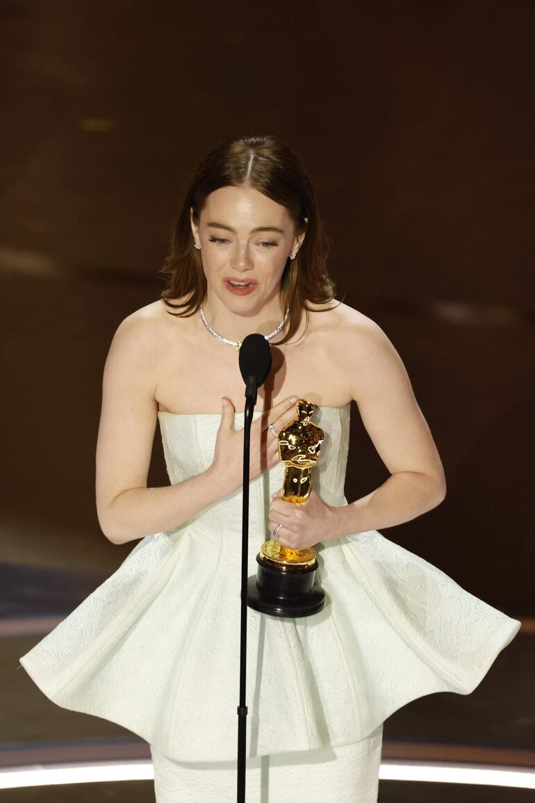 Emma Stone durante el discurso que ofreció al recibir el segundo Óscar de su carrera.