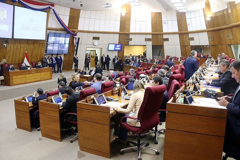 Ayer en sesión de Cámara de Diputados, los cartistas rechazaron dar ayuda a damnificados de Ñeembucú.