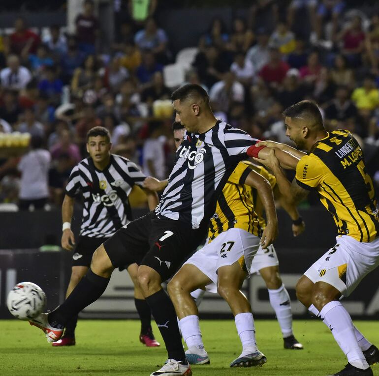 Libertad es el líder del campeonato