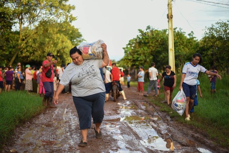 Los kits de alimentos distribuidos en comunidades damnificadas por la lluvia en Alto Paraná.