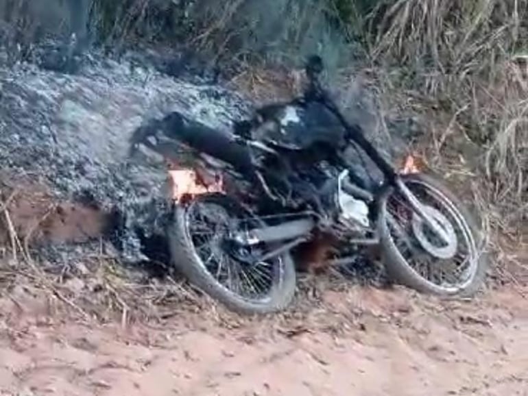 La motocicleta usada para comer el asesinato del Dr. Antonio Zacarías Ortiz López fue incinerada en San Pedro.