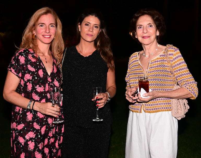 Alejandra Giménez, Arnesia Gross Brown y Ana Giménez. 