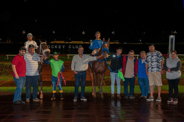 Primer Beijo (i) del stud Don Rubí le ganó a su socia Espléndida, el domingo.