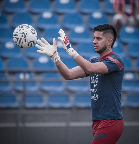 Miguel Martínez, titular en Cerro Porteño ante Olimpia.