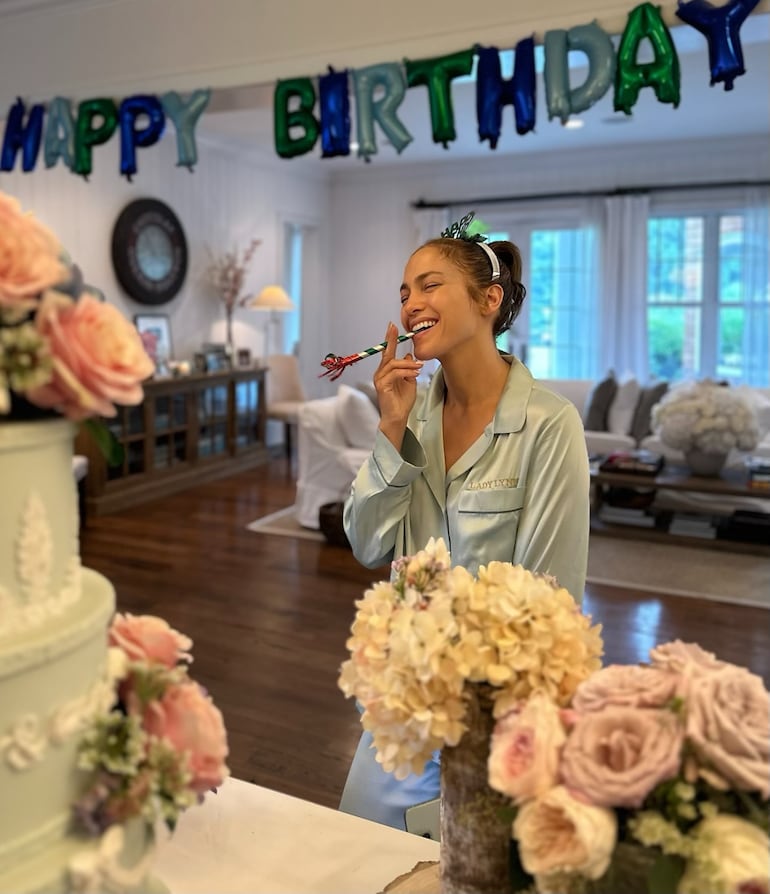 Jennifer López, en pijamas y sin maquillaje, tras su fiesta de cumpleaños.
(Instagram/Jennifer López)