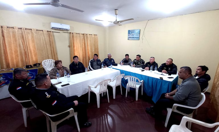 Representantes de la Policía Nacional, Patrulla Caminera, Municipalidad y comisiones vecinales se unen para tareas de control y prevención de delitos en la ciudad de San Antonio.