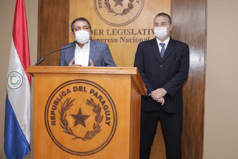 Pedro Santa Cruz y Juan Ramírez. (Foto: Prensa Senado)