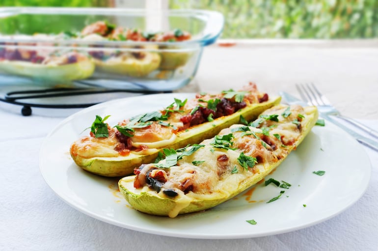 Calabacines o zucchinis rellenos con panchos.