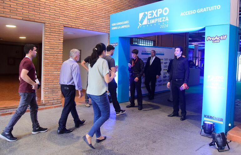 El Centro de Convenciones Mariscal es sede de la I Edición de Expo Limpieza, donde las empresas dedicadas al rubro presentan sus productos y las tendencias actuales.