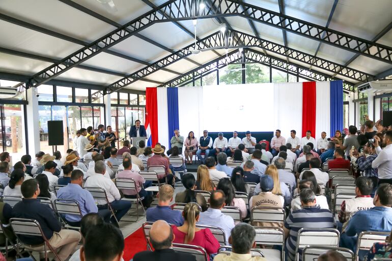 Del acto participaron productores y autoridades nacionales y departamentales. 