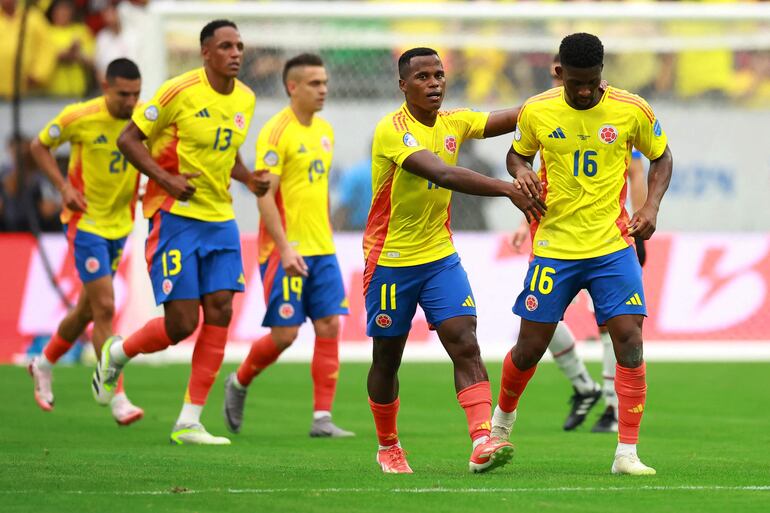 Jefferson Lerma (16), jugador de la selección de Colombia, celebra un gol en el partido frente a Paraguay por la primera fecha del Grupo D de la Copa América 2024 en el NRG Stdium, en Houston, Texas.