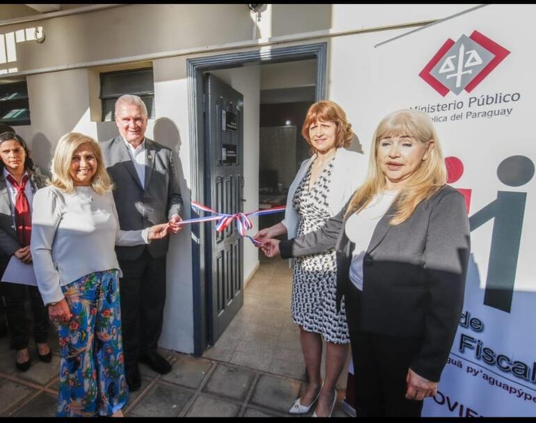 Momento de la inauguración de la nueva oficina de mediación de la Fiscalía.