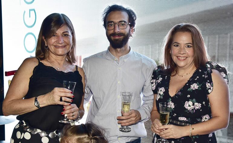 Teresita Mansilla, Agustín Gómez y María Lis Lampert.