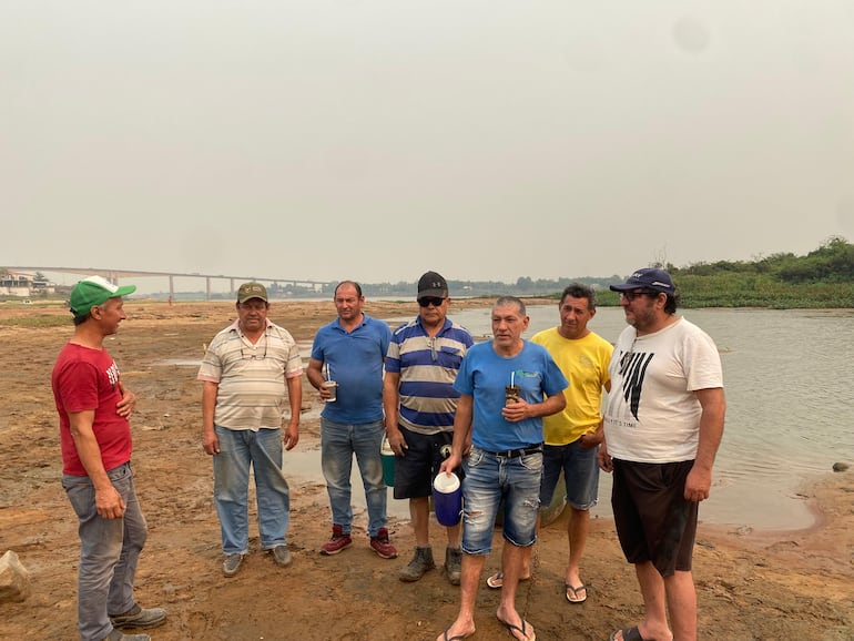 Pescadores de distintas asociaciones analizan posibles medidas de fuerza. 