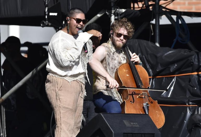 Bianca Orqueda en el escenario del Asunciónico.