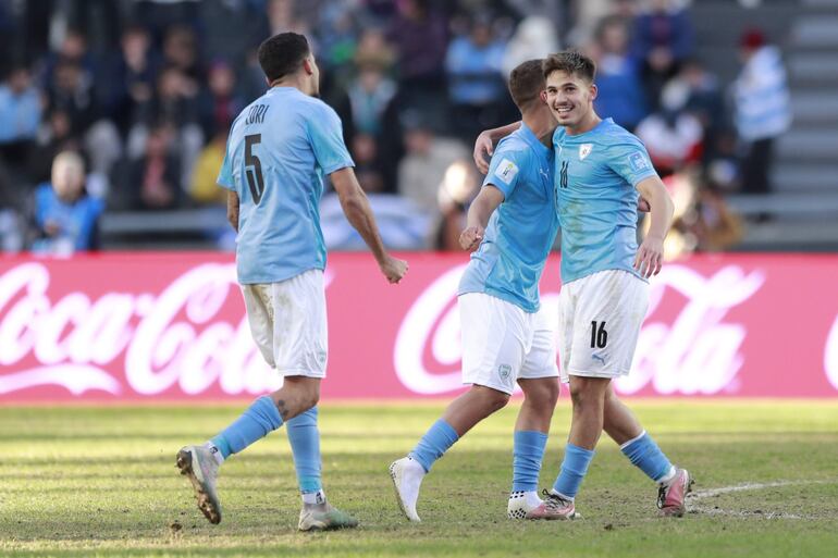 Jugadores de Israel celebran al final hoy, de un partido por el tercer puesto de la Copa Mundial de Fútbol sub-20 entre Israel y República de Corea en el estadio Diego Armando Maradona en La Plata (Argentina).