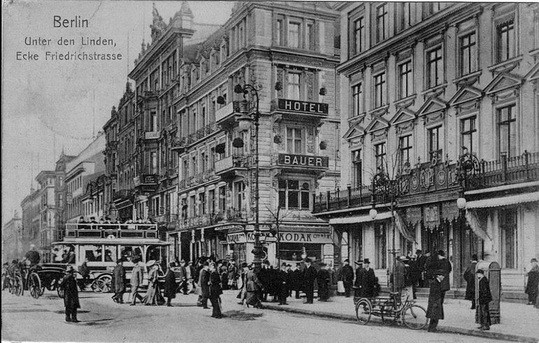 "Los grandes ajedrecistas de la década de 1880 se reunían en el Café Bauer, en la Friedrichstrasse..."