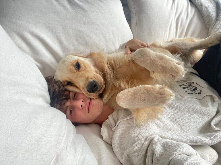 Tarzán se llama el golden retriever de Shawn Mendes.