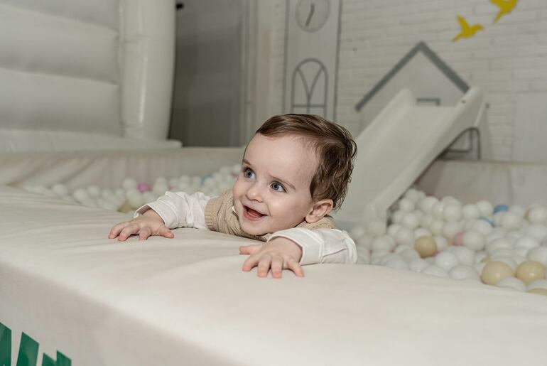 ¡Pura ternura! El cumpleañero Mario Benjamín. (Instagram/Gabriela Wolscham)