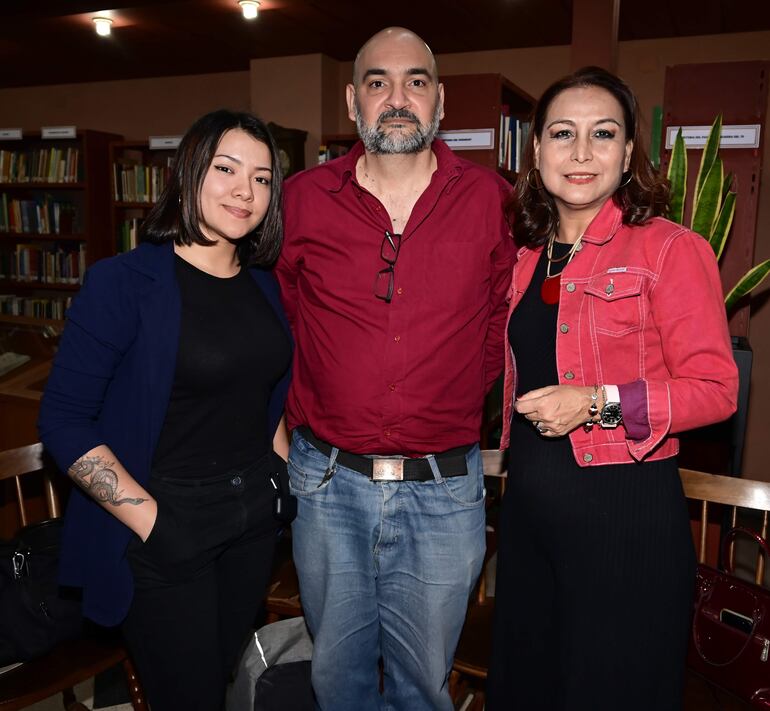 Nathalia Domínguez, Jorge Samudio y Fátima Acosta.