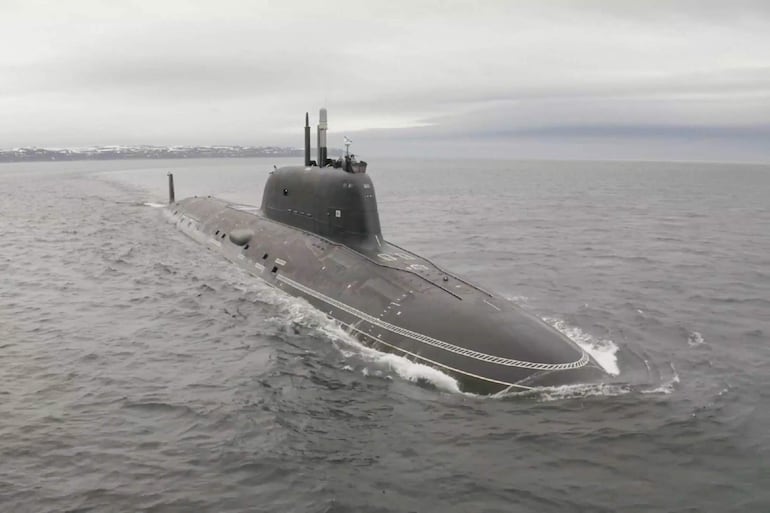 Imagen del submarino de propulsión nuclear Kazan ruso que visitael puerto de La Habana.