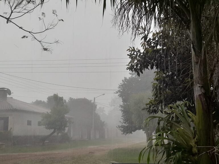 Caída de granizos, fuertes lluvias y vientos fuertes en Pilar, departamento de Ñeembucú. (Archivo).