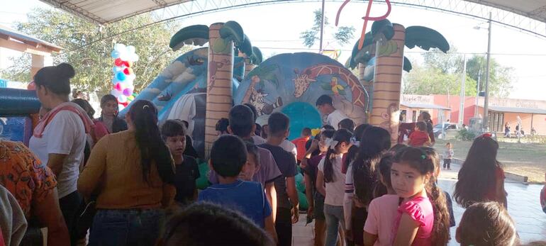 Numerosos niños están participando de estos festejos en Carmelo Peralta.