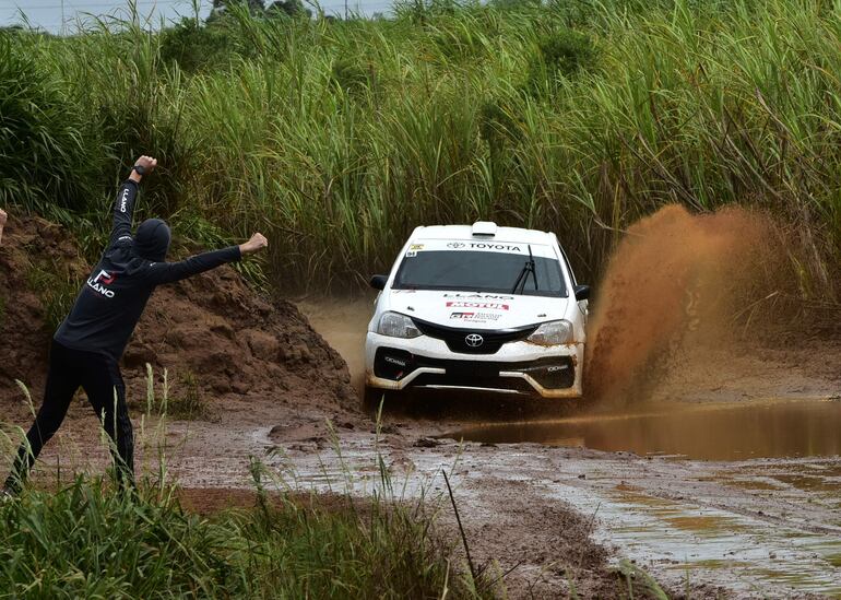 Bruno Llano se impuso en Caaguazú y saltó a la punta de la F2.