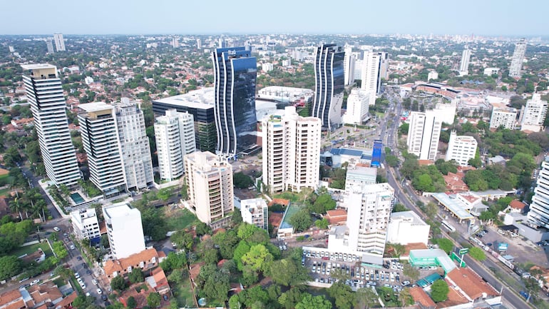 En el desarrollo inmobiliario de Paraguay se resalta el sector corporativo, pero también hace falta inversión en el sector de la vivienda.