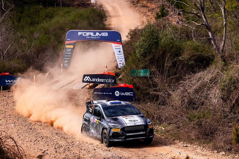 Diego Domínguez Bejarano y Rogelio Peñate (Ford Fiesta Rally3 Evo) durante el shakedown, ayer.