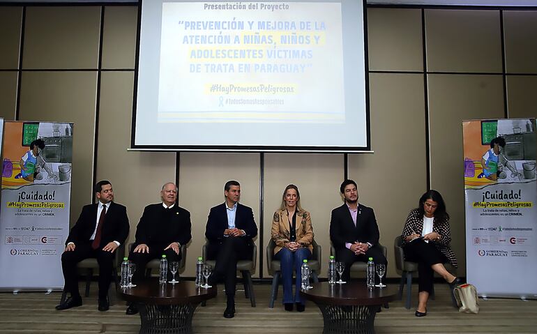 Autoridades durante la presentación d la segunda etapa del proyecto de protección a niños y adolescentes víctimas de trata. (gentileza).