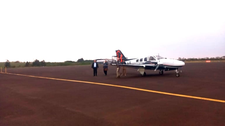 Traslado de Alexandre Rodrigues Gomes en avión. 