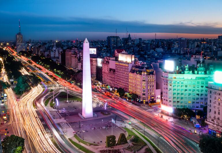 Obelisco, escultura de 67 metros de altura y símbolo de Buenos Aires.