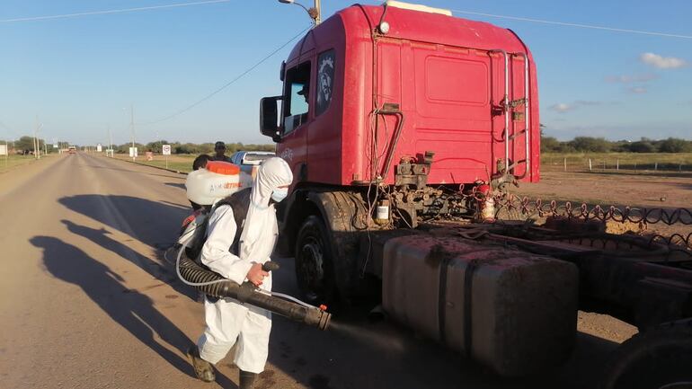 Barrera sanitaria del Senacsa en el Chaco, ante los focos de gripe aviar.