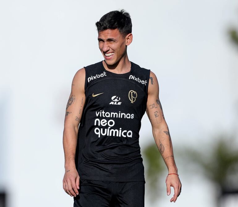 Matías Rojas, sonriente durante la última práctica de Corinthians.