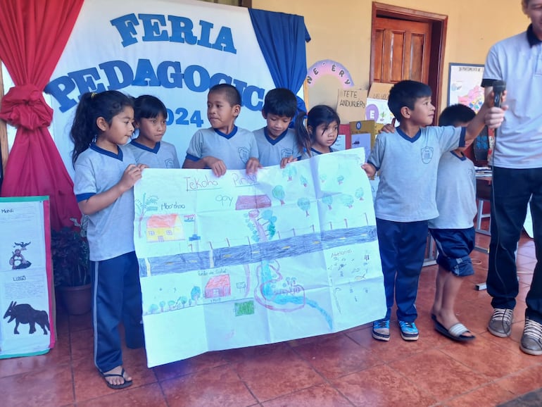 Pueblo Mbya Guaraní quiere “desarmar” la pizarra para crear nuevo modelo educativo