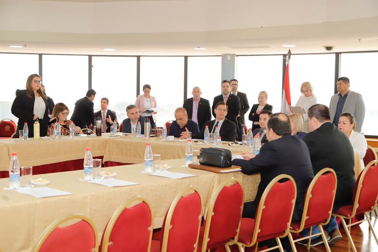 Reunión de Mesa Directiva del Senado y líderes de bancada.