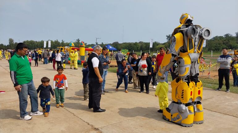 Niños disfrutaron de una mañana carga de actividades por el día del bombero.